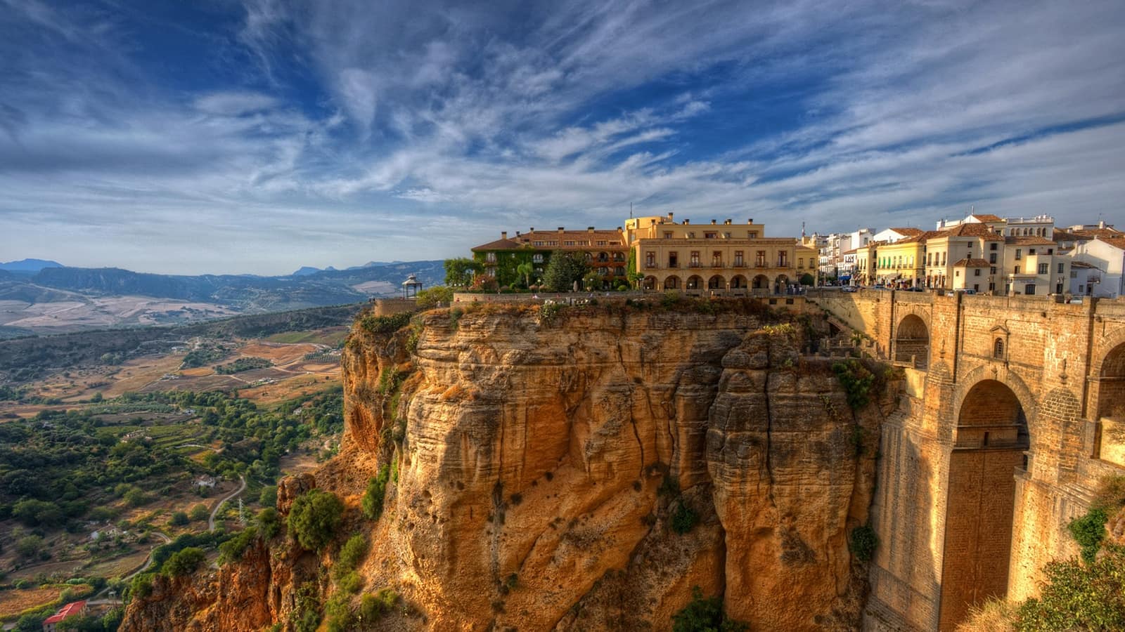 Puente Nuevo bridge and the town of Ronda on the cliff edge